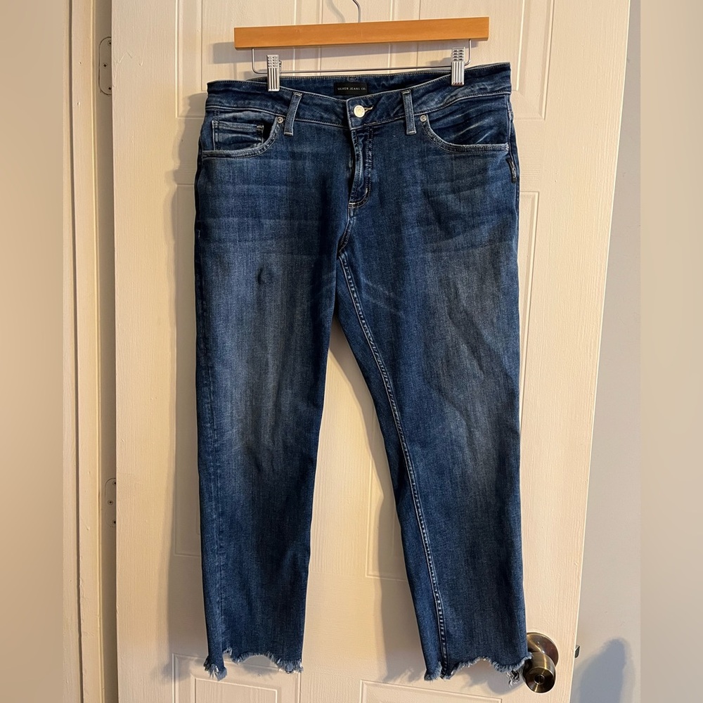 RAW HEM BOYFRIEND JEANS - SILVER JEANS CO Size 31